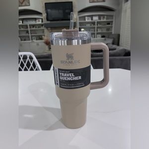 NWT Stanley 40 oz Adventure Quencher- Driftwood